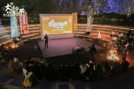吃着土豆烤着火，一群年轻人去大凉山深处创作戏剧图片