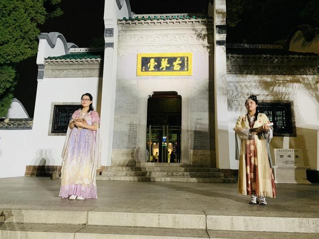 以礼迎知音，志愿暖江城，武汉文旅志愿者点靓2025知音文化周开幕式