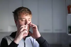 鼻子干得受不了！民间热门法：菜籽油、红霉素软膏能长期用吗｜网红说法求真图片