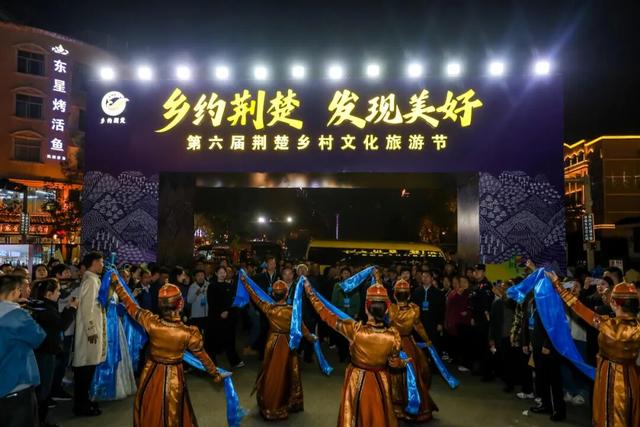 藏在大山深处的这座小城，今夜嗨到爆！