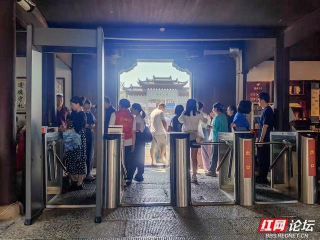 愚溪北望柳子庙：石刻、诗韵与唐宋名家的永州风华