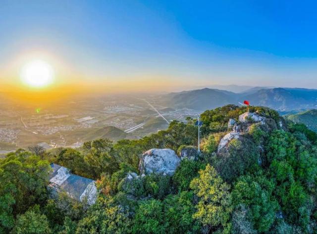 紫气东来 | 一山静卧，千年文脉——厦门“女状元山”邀您探秘！