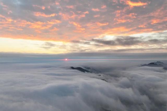绝！莽山上的悬崖日出——随手一拍，尽是大片