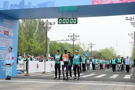 记者手记：“人机共跑”，拉近与未来的距离图片