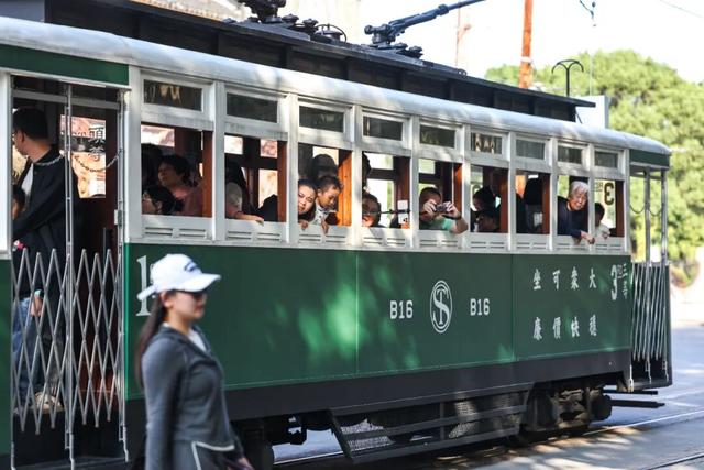 上海影视乐园周末人气旺