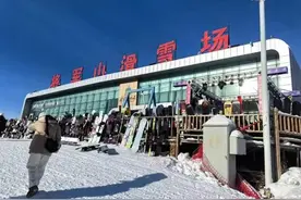 追着雪花看新疆∣阿勒泰学生的体育课，你羡慕了吗图片