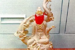 塔罗牌占卜师帮女子转运，能量水晶背后，原来无神只有“鬼”！图片