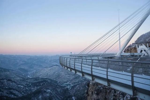 淄博潭溪山匠心雕琢“冰瀑节”