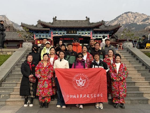 打卡新甫山！济报鲁中《乡约》携网络达人探寻文化之美