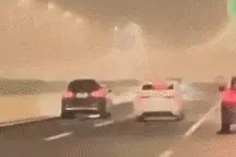 事发上海高架！一车行驶前方突然出现逆行车，直接相撞……错过出口这么做图片