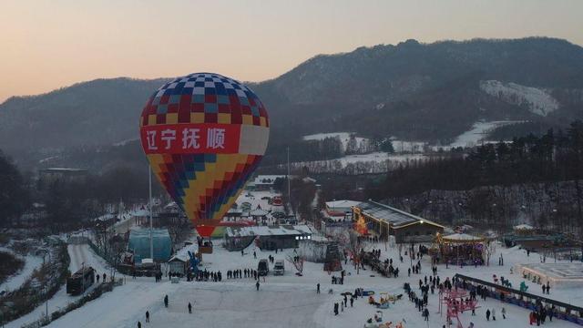 抚顺三块石冰雪嘉年华启幕 让冰雪旅游有颜值更有温度