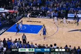 小瓦格纳三分不中&弹出长篮板被塔图姆拿到 没回表&仅剩0.3秒...图片