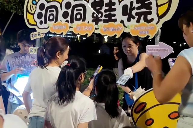 鲁甸夜市：入秋了 鲁甸的夜市依然很“野”