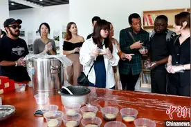 留学生走进浙江温岭 沉浸体验非遗技艺图片