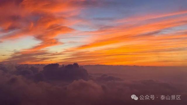 泰山雨霁：云雾织仙境，霞光染群峰，这泼墨山水里藏着夏日最治愈的奔赴