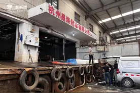 高温下制冰厂“火力全开”，从早忙到晚，有水产商户用冰量翻了两倍图片