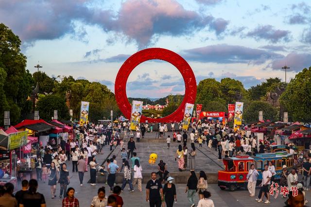 以火为“媒” 毕节七星关迎避暑旅游热潮