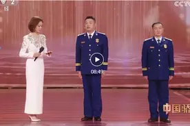 湖南消防在《中国骄傲》专题晚会上讲述了一场“与时间赛跑，遇洪水博弈”的战役图片