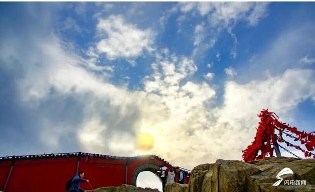 组图丨岱宗初冬暖光漫 红果松影醉游人