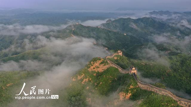 河北滦平：金山岭长城现云海景观