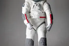 “像宇航服中的兰博基尼”，NASA新宇航服亮相，2026年宇航员或将穿普拉达登月图片
