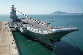 山东舰航母进入台湾海峡在台引关注，台军退役少将：警告“台独”，敲山震虎图片