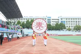 贵阳康养职业大学第三届春季运动会超燃开幕图片