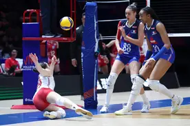 （体育）排球——世界女排联赛（中国北京站）：泰国队胜法国队图片