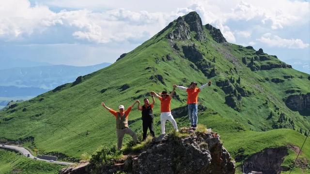 125天3.8万公里！60多位银发车友完成环驾边境之旅