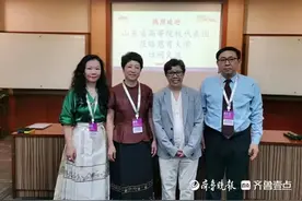 山服参加中国山东高等教育展活动，马面裙造型书签纪念品受欢迎图片