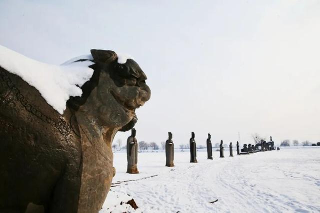 一眼千年！雪落巩义宋陵，限定美景上线→