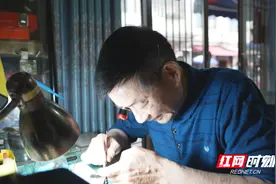 安仁县修表匠人李小滨：58年如一日 用心修好每一块手表图片