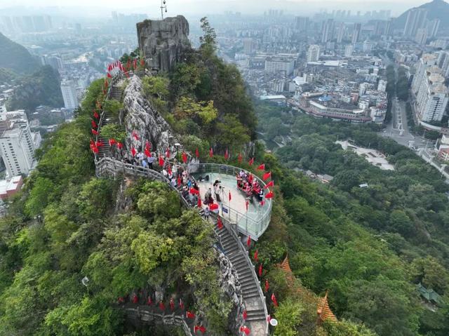 解锁宝藏鱼峰，让秋日CityWalk“不基础”！