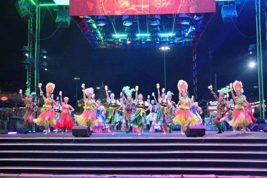 第35届青岛国际啤酒节“上合周”活动在青岛西海岸新区金沙滩啤酒城启幕