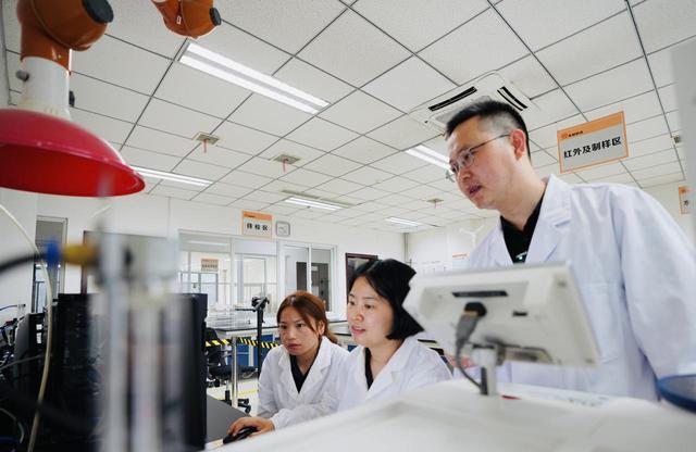 东材研究院院长周友：打造全球领先的数字信号传输“高速公路”丨少必入川