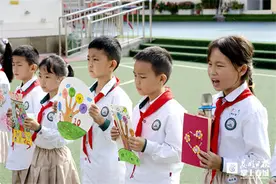 谢谢你！联家小学学生为教师献手语舞图片