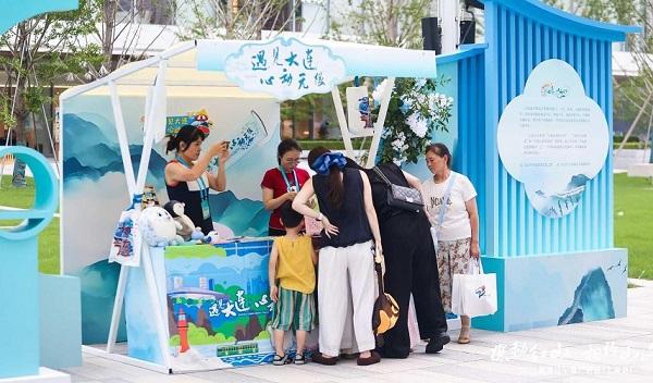 从上海出发，到沈阳故宫看红墙金瓦，去大连棒棰岛逐浪……