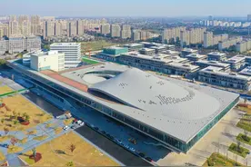 江苏靖江大剧院正式启用 填补全市大型公共文化艺术场所空白图片