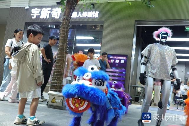 全国首家沉浸式机器人互动体验馆落户龙华