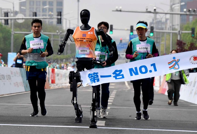 人形机器人的2025：离“进家门”还有多远？