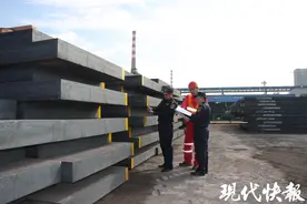 开辟上门“预约查验”等绿色通道，海关为钢材出海保驾护航图片