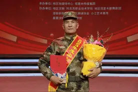 45年光荣退休，他仍是边防线上的守护者图片