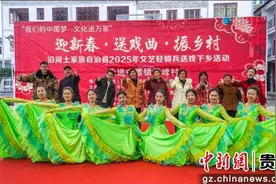 贵州沿河：文艺轻骑兵送戏下乡图片