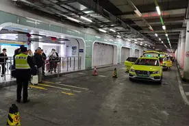 拘留5人！上海火车站整治“黑车”随意叫价、占道拉客图片