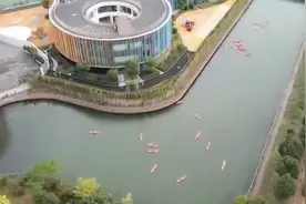 申城水域环境持续改善 水上运动受到热烈追捧视频封面