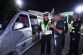 “黑车”司机派卡片揽客往返粤桂，还占用应急车道等！已处罚图片