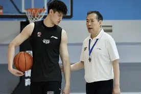 许利民、李楠亮相 首钢男篮重回国产教练组图片