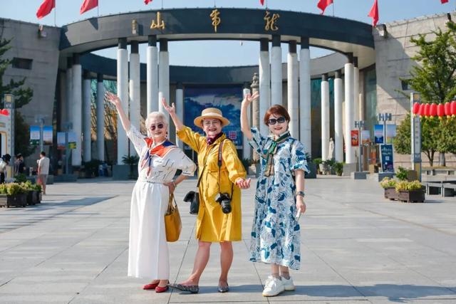 登高望远在龙虎，重阳遇见好秋光！