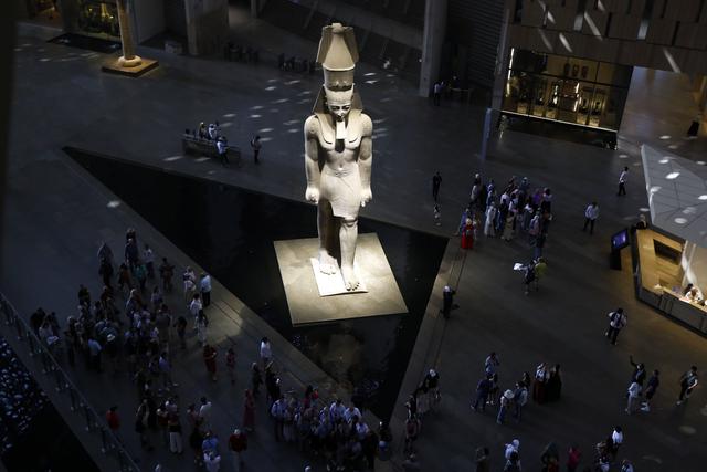 中东行记丨金字塔下，崛起一座新博物馆