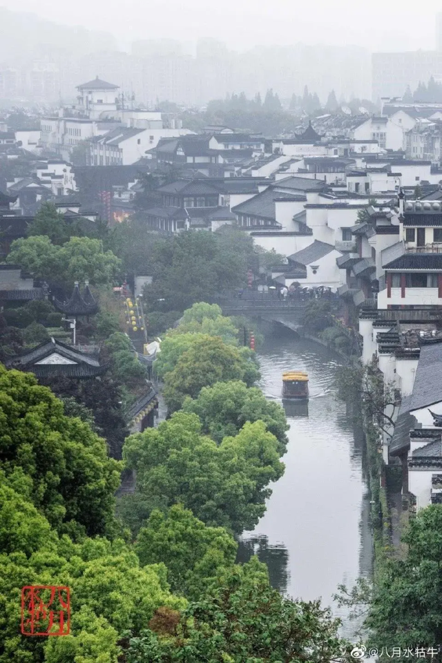 跟着蒙曼，聆听秦淮的桨声灯影